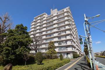 綾瀬グランドハイツの外観（南東側から）