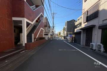 敷地の東側前面道路（南側から）