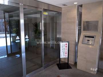 エントランスはオートロック付きです。