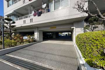 駐車場の出入り口　