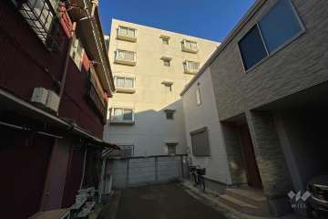 コスモ西新井の外観（南西側から）