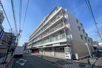 サンマンション五反野の外観（南東側から）