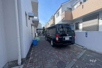 敷地内駐車場（屋外平面式）と駐輪場