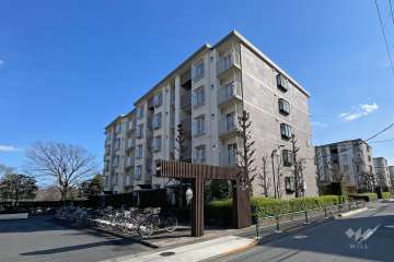 エステート花畑４号棟の外観（北西側から）