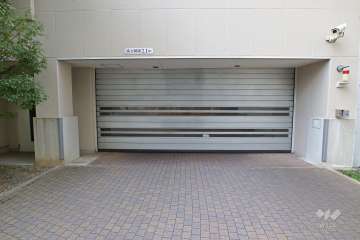 駐車場の出入り口（ゲート付き）
