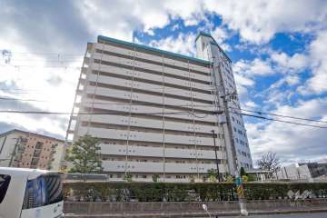 公社千里山田BC団地A-5棟の外観（北東側から）