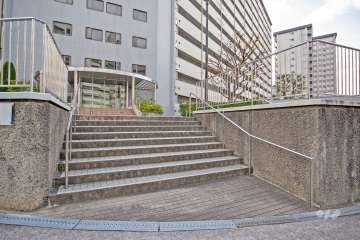 エントランスへの階段