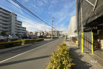 敷地南側の前面道路