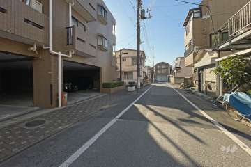 敷地北側の前面道路