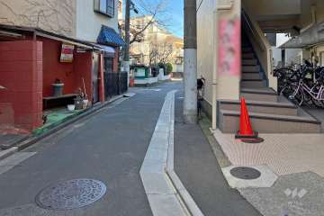敷地北側の前面道路