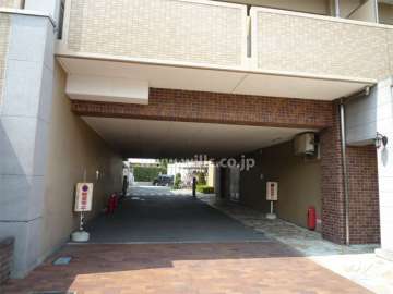 駐車場入口（ロボットゲート付き）