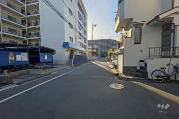 敷地北側の前面道路（東側から）