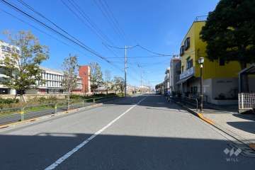 敷地北側の前面道路