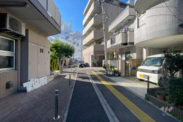 敷地北側の前面道路