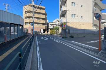 敷地西側の前面道路　