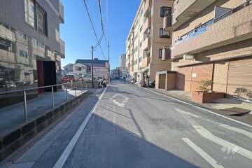 敷地北側の前面道路（東側から）