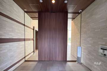 エントランスはオートロック付きです。