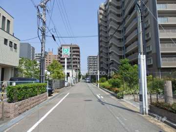 敷地北側の前面道路