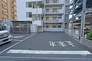 敷地内駐車場（屋外機械式）の出入り口