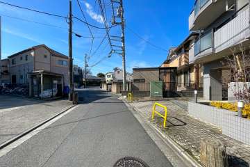 敷地南側の前面道路