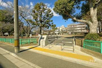 敷地東側に隣接した『足立区立柳田公園』