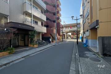 敷地北側の前面道路