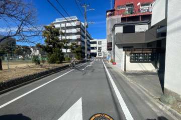 敷地西側の前面道路　