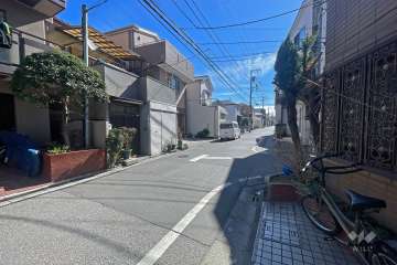 敷地の東側前面道路（北側から）