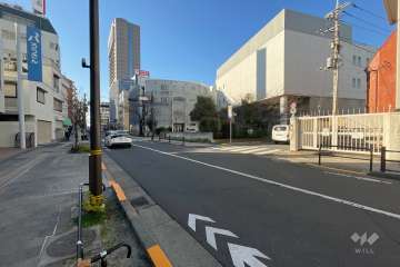 敷地北側の前面道路　