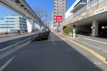 敷地の西側前面道路（南側から）