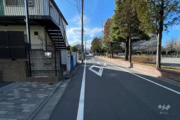 敷地北側の前面道路