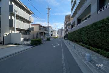 敷地東側の前面道路
