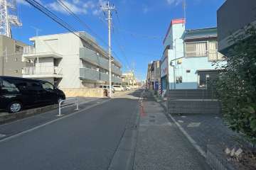 敷地西側の前面道路