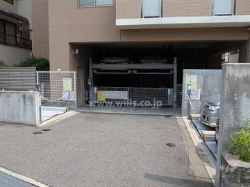 敷地西側の敷地内駐車場（屋内機械式と屋外機械式）