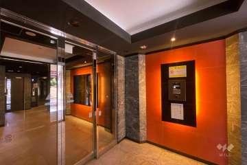 エントランスはオートロック付きです。