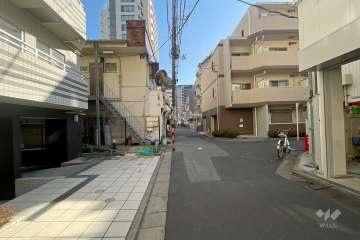 敷地南側の前面道路