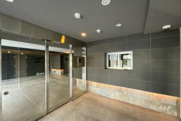 エントランスはオートロック付きです。