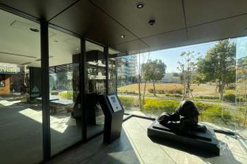 エントランスはオートロック付きです。