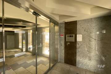 エントランスはオートロック付きです。