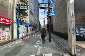 敷地西側の前面道路