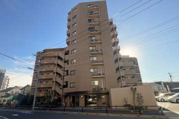 朝日パリオ西新井西館の外観（北西側から）