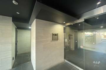 エントランスはオートロック付きです。