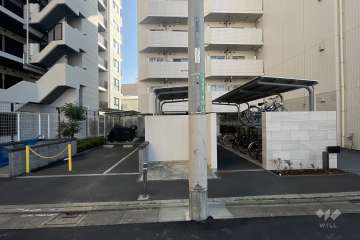 敷地内駐車場（屋外平面式）と駐輪場