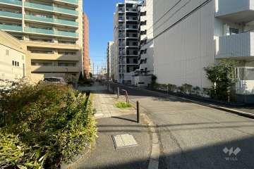 敷地北側の前面道路