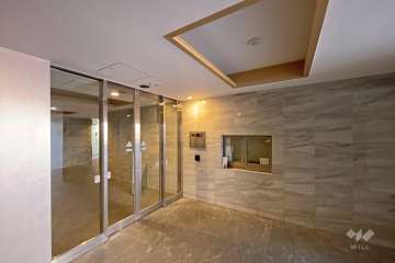 エントランスはオートロック付きです。