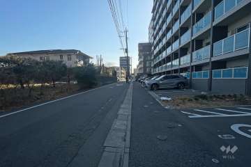 敷地東側の前面道路