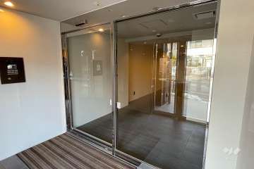 エントランスはオートロック付きです。