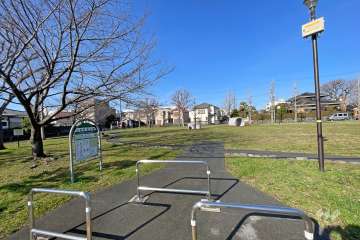 敷地から西方向へ少し歩いたところにある『入谷町屋公園』