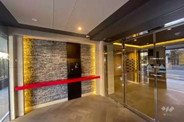 エントランスはオートロック付きです。