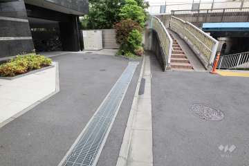 駐車場の出入り口